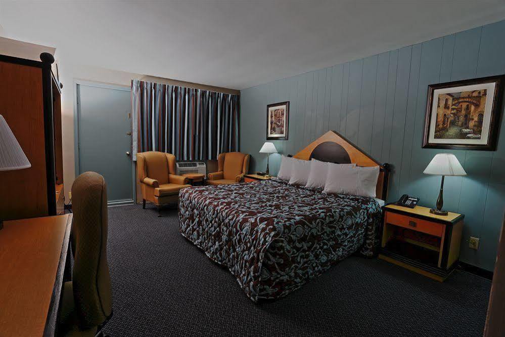 Belmont Inn Садбері Екстер'єр фото